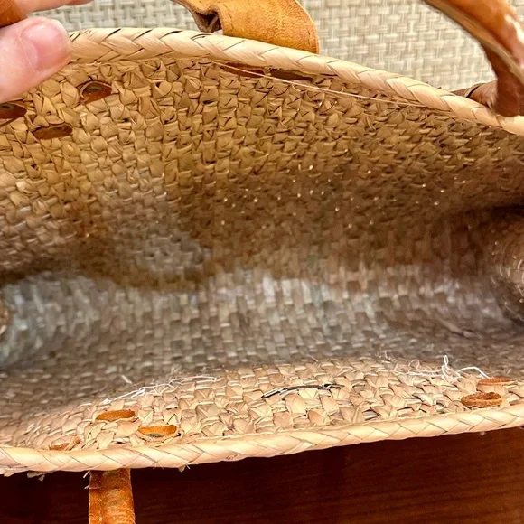 🌟HP🌟VTG 1980s Woven Palm Straw Handbag with Leather Accents - Picture 7 of 16